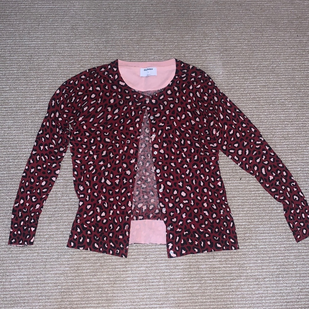 Old Navy cheetah print sweater in great condition